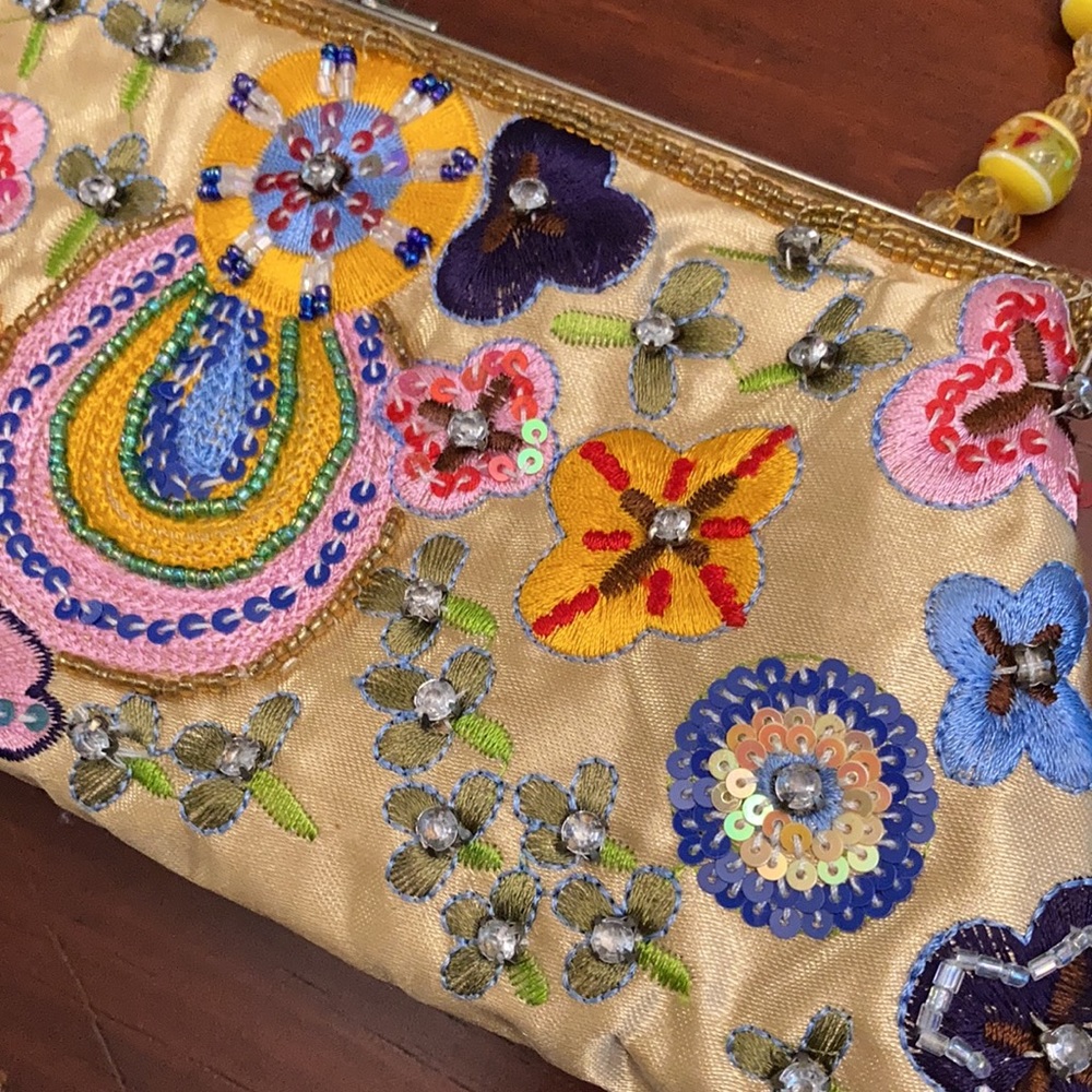 Festive clutch! - Picture 11 of 15